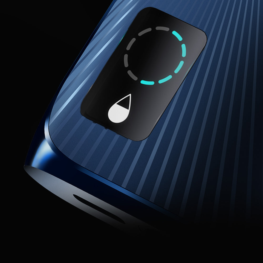 Vuse | Gros plan sur un appareil aux lignes épurées, de couleur bleu foncé et à la finition texturée, doté d'un petit écran sur lequel apparaissent un indicateur circulaire composé de segments bleus et, en dessous, une icône représentant une goutte. | Cigarettes Electroniques et Recharges