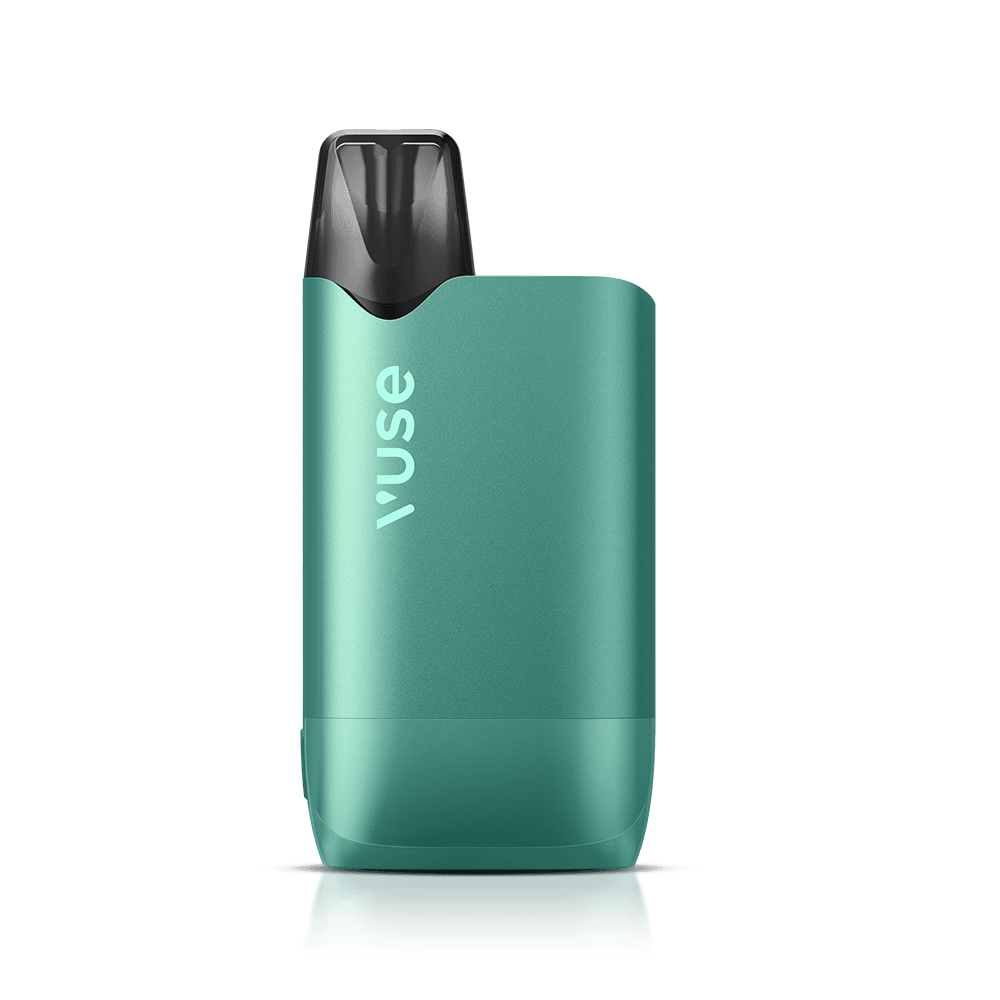 Vuse | Une cigarette électronique Vuse de couleur bleu sarcelle, dotée d'un embout noir, posée à la verticale sur un fond blanc uni. Le mot « Vuse » est imprimé verticalement sur la face avant de l'appareil. | Cigarettes Electroniques et Recharges
