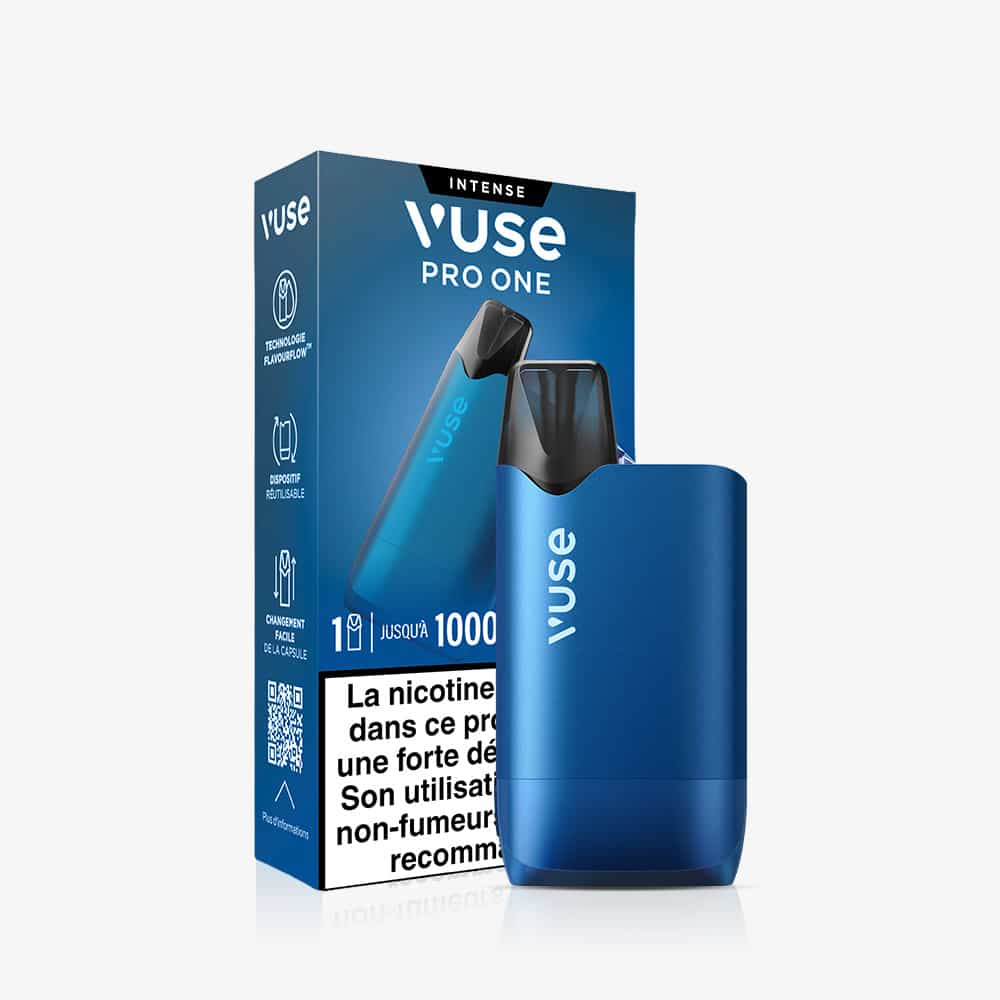 Vuse | On voit ici une Vuse Pro ONE Box Myrtille Ice bleue de la marque VUSE, posée devant son emballage, sur lequel figurent l'image de l'appareil, le logo de la marque, un texte en français, un avertissement concernant la nicotine, ainsi que la mention de la capsule « Myrtille Ice ». | Cigarettes Electroniques et Recharges