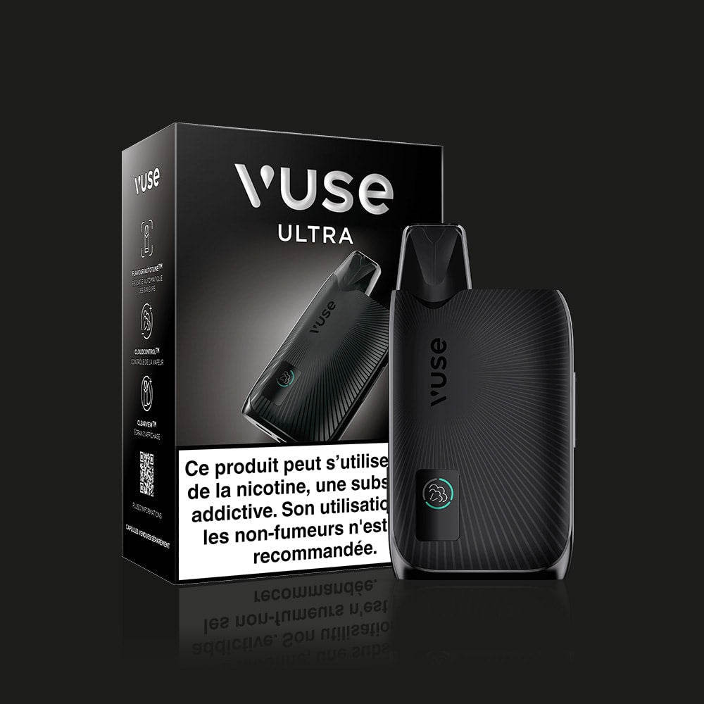 Vuse | Le kit Vuse Ultra Simple de VUSE est présenté, avec son appareil en aluminium et sa batterie amovible, sur le devant d'un emballage noir portant le nom de la marque et les avertissements français relatifs à la dépendance à la nicotine. | Cigarettes Electroniques et Recharges
