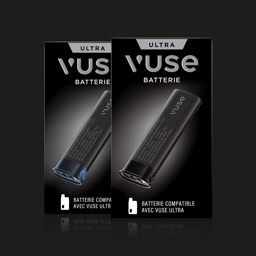 Vuse | Deux emballages de batteries VUSE Ultra apparaissent côte à côte sur un fond sombre ; chacun présente la batterie Vuse Ultra ainsi que la mention en français : « Batterie compatible avec Vuse Ultra ». Idéales comme batteries de rechange pour votre appareil. | Cigarettes Electroniques et Recharges