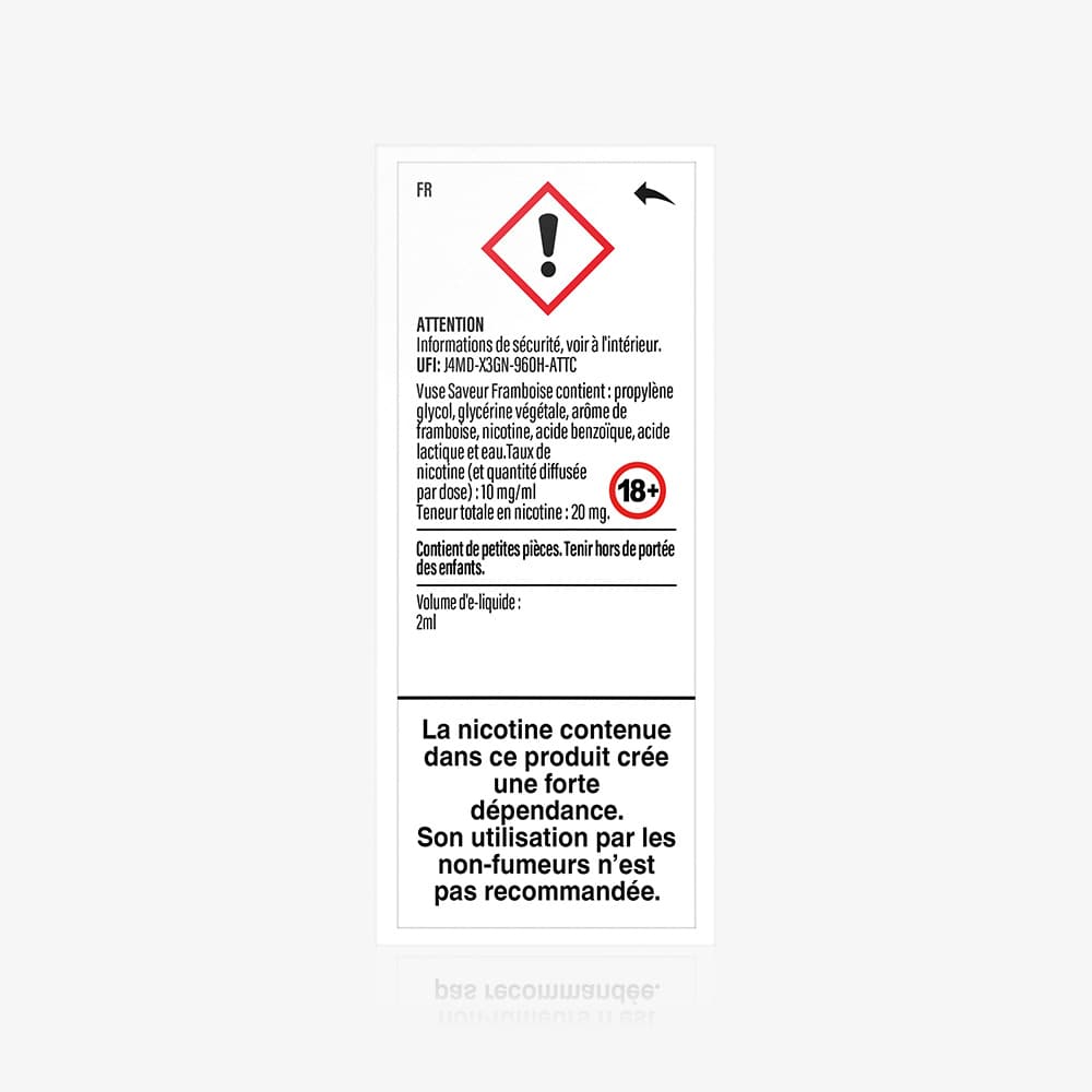 Vuse | Étiquette sur une boîte blanche arborant la marque VUSE et la mention « 1 Pod Saveur Fraise Kiwi », comportant un symbole rouge de danger, l’icône « 18+ », des avertissements de sécurité en français, ainsi qu’un message en gras en bas de l’étiquette indiquant que la nicotine entraîne une forte dépendance et n’est pas recommandée aux non-fumeurs. Cet emballage met en avant une capsule « Saveur Fraise Kiwi » pour une expérience gustative enrichie. | Cigarettes Electroniques et Recharges