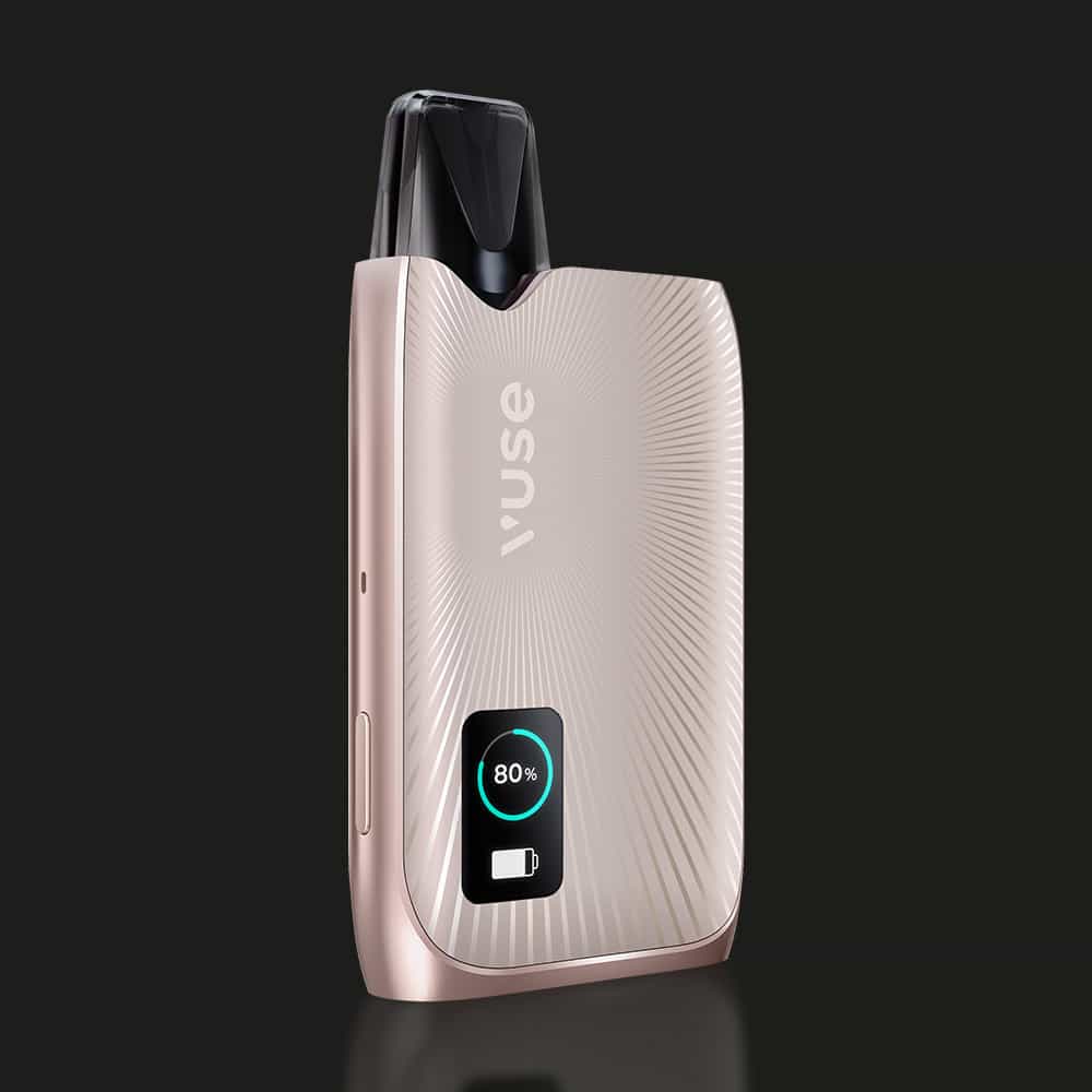 Vuse | Le VUSE Vuse Ultra Kit Simple est une cigarette électronique élégante en aluminium métallisé, dotée d'un écran numérique indiquant un niveau de batterie de 80 %, avec une surface texturée moderne sur fond sombre. | Cigarettes Electroniques et Recharges