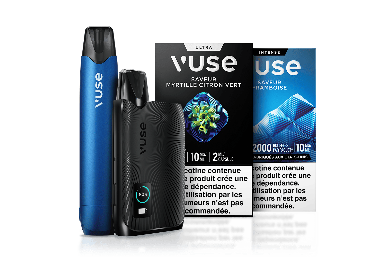Vuse | Deux cigarettes électroniques Vuse, l'une bleue et l'autre noire, sont présentées devant deux boîtes de recharges Vuse portant les mentions « Myrtille Citron Vert » et « Framboise ». L'emballage comporte des avertissements sanitaires en français. | Cigarettes Electroniques et Recharges