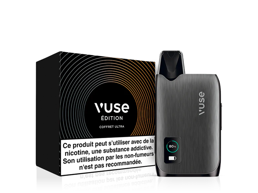 Vuse | Un dispositif de vapotage « Vuse Édition Coffret Ultra » est présenté à la verticale à côté de son coffret de vente noir, orné d'un motif de lignes circulaires et d'une étiquette d'avertissement sur la dépendance à la nicotine en français sur le devant. | Cigarettes Electroniques et Recharges