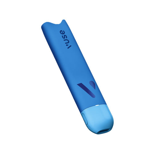 Vuse | Un vaporisateur jetable bleu portant le nom de marque « VUSE », photographié sur un fond blanc uni. L'appareil présente un design épuré et moderne, avec des bords arrondis. | Cigarettes Electroniques et Recharges