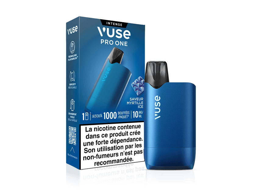 Vuse | Une cigarette électronique bleue VUSE Pro ONE Box Myrtille Ice est posée à côté de son emballage assorti, sur lequel figurent les détails du produit en français ainsi qu'une image de l'appareil. L'emballage comporte également un avertissement concernant la nicotine, soulignant que ce kit prêt-à-vaper est destiné à un usage réservé aux adultes. | Cigarettes Electroniques et Recharges