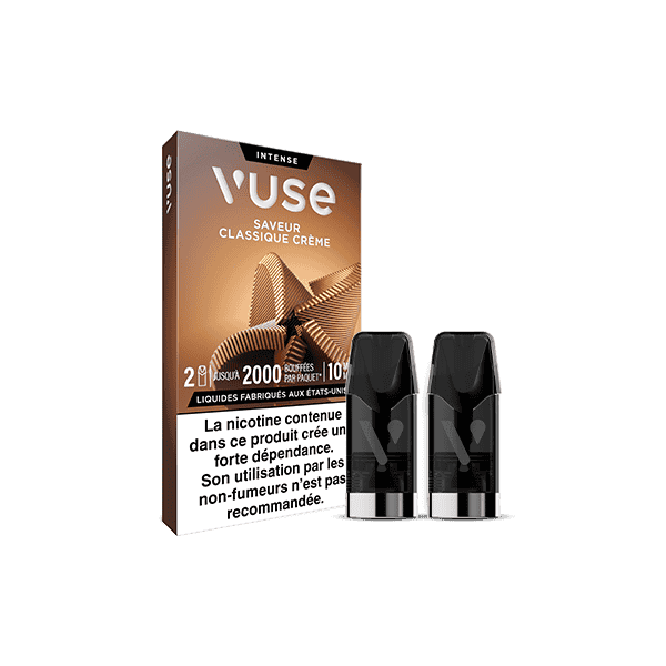 Une boîte de VUSE Recharge Gamme Intense Saveur Classique Crème est présentée à côté de deux dosettes de vapotage noires. Un texte en français met en garde contre la dépendance à la nicotine. L'emballage brun et blanc met en valeur la riche saveur Classique Crème.