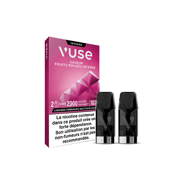 Un paquet rose de capsules VUSE Recharge Gamme Intense Saveur Fruits Rouges Intense se trouve à côté de deux dosettes de vape noires, avec un texte blanc et un avertissement sanitaire français sur la nicotine.
