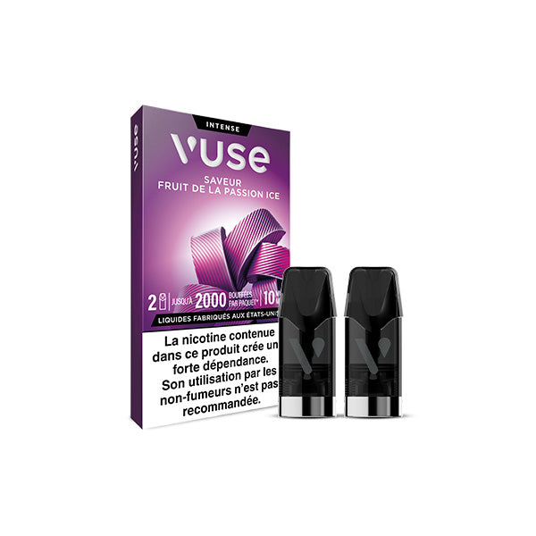 Une boîte de VUSE Recharge Gamme Intense Saveur Fruit de la passion Ice est présentée à côté de deux dosettes de vapotage. La boîte violette comporte un texte blanc et une étiquette française d'avertissement sur la nicotine en bas.