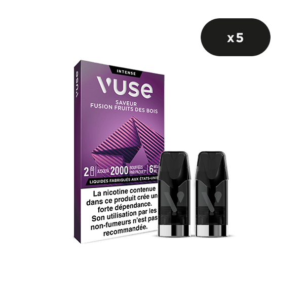 Les capsules VUSE Recharge Gamme Intense Saveur Fusion Fruits des Bois sont présentées devant un paquet violet étiqueté en français avec un avertissement sur la nicotine. Un cercle noir au-dessus de l'emballage indique 